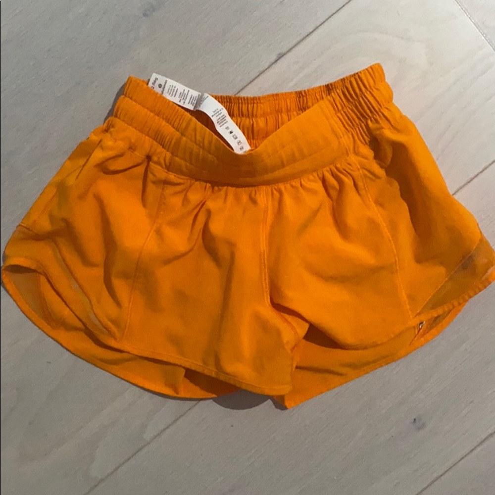 Lululemon Hotty Hot 2.5” Shorts